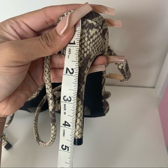 Snakeprint pointy toe wrap around heels - Picture 7 of 7